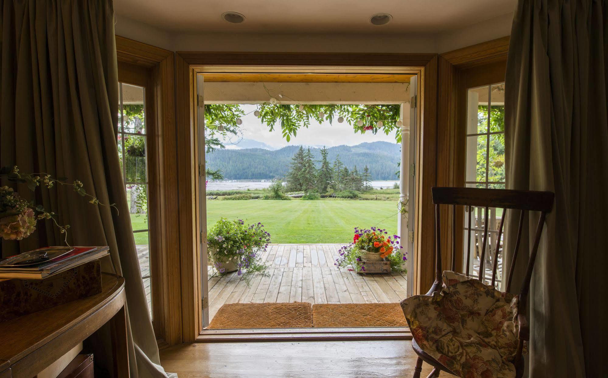 Minette Bay Lodge Kitimat エクステリア 写真